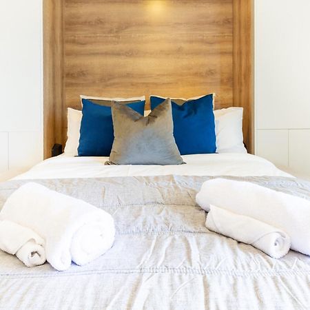 Central City Charm: Pet-Friendly Studio Christchurch Dış mekan fotoğraf