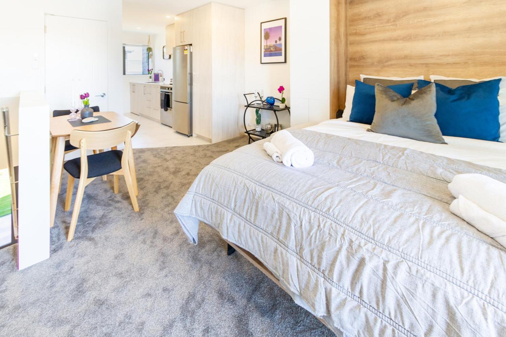 Central City Charm: Pet-Friendly Studio Christchurch Dış mekan fotoğraf