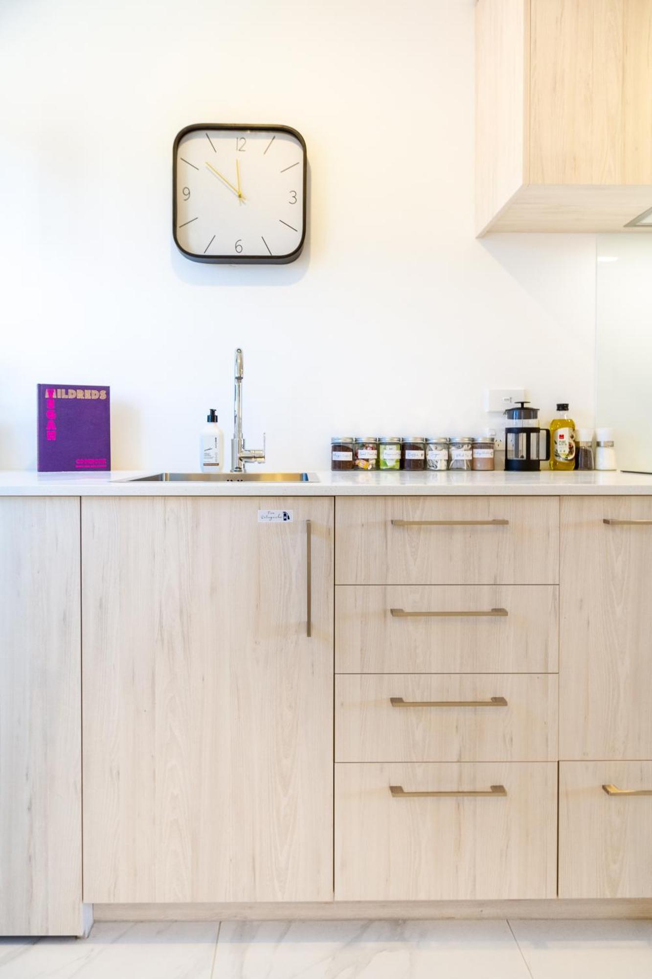 Central City Charm: Pet-Friendly Studio Christchurch Dış mekan fotoğraf